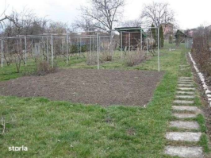 Vânzare casă cu teren 3320 mp, în Dambul Rotund-2