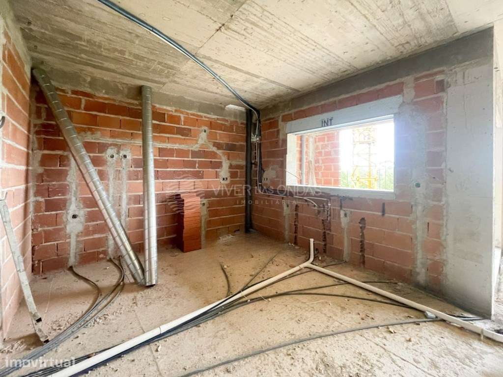 Apartamento T2 Duplex c/ garagem e varandas | Vale de Milhaços | Co... - Grande imagem: 5/46