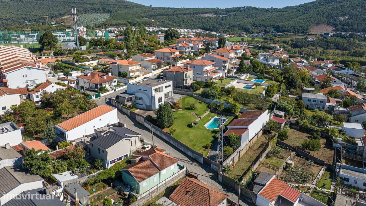 Moradia T4 com Piscina - Nogueira, Braga-46