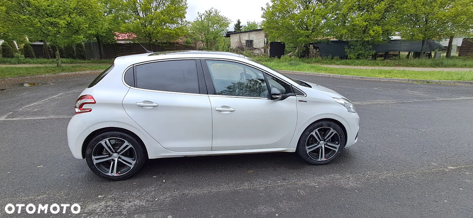 Peugeot 208 - 6