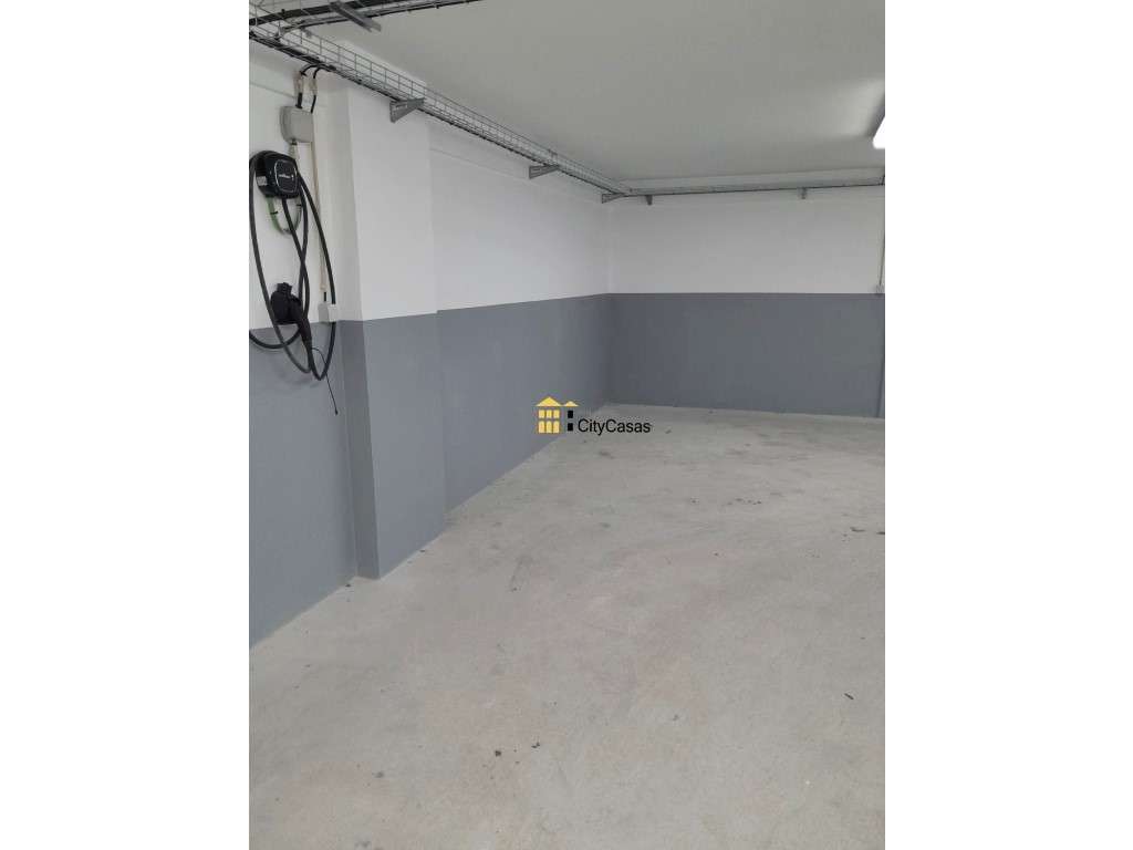 Armazém/Garagem com 212 m2 | Centro de Gondomar - Grande imagem: 2/6