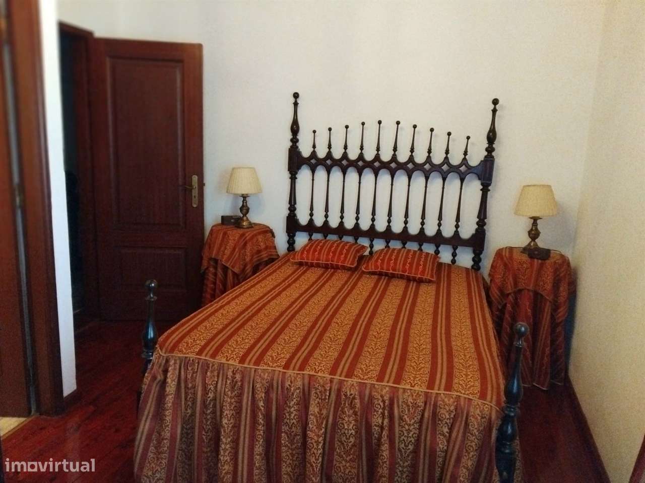 Moradia de Grande Dimensão com Potencial Habitacional, Turístico e de-19