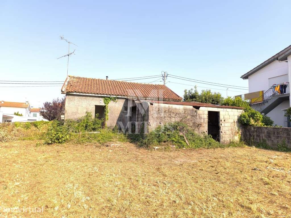 Moradia térrea para restaurar em zona privilegiada de Barroselas - Grande imagem: 4/17