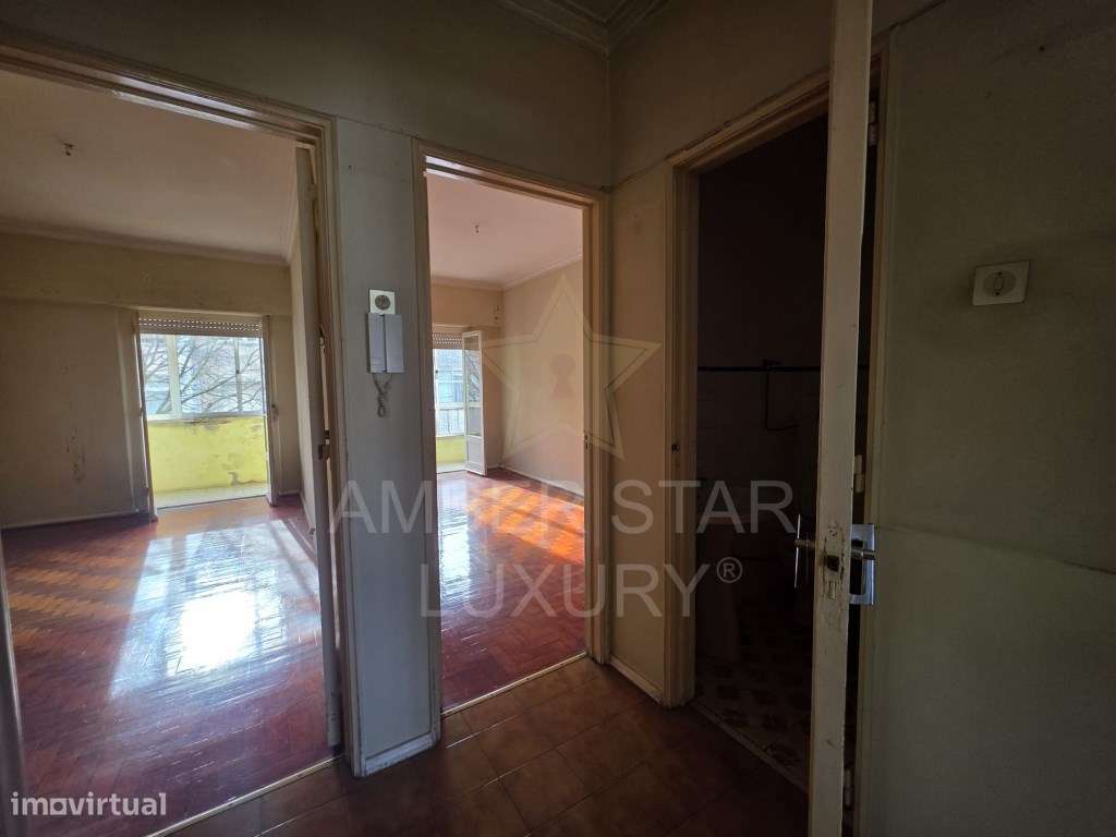 Apartamento T2 em Zona Residencial de Benfica com Ótimos Acessos - Grande imagem: 4/9