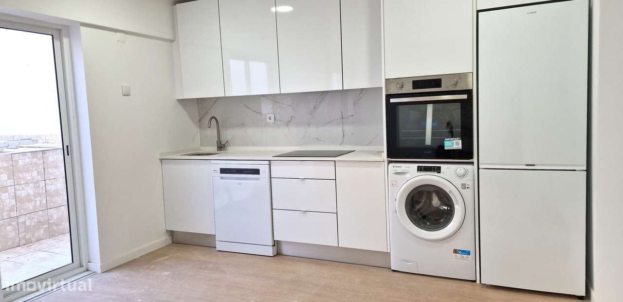 Charmoso T2 Renovado com Terraço O Refúgio Familiar Perfeito com Elegâ-6