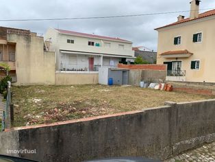 Terreno urbanizado para construção de moradia em Caneças.