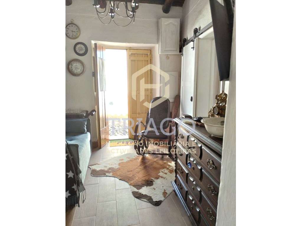 Moradia T2 com Logradouro no Centro da Vila de Barrancos-3