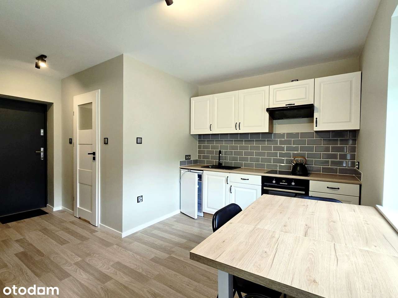 ładna kawalerka po generalnym remoncie - Pełny obrazek: 2/10