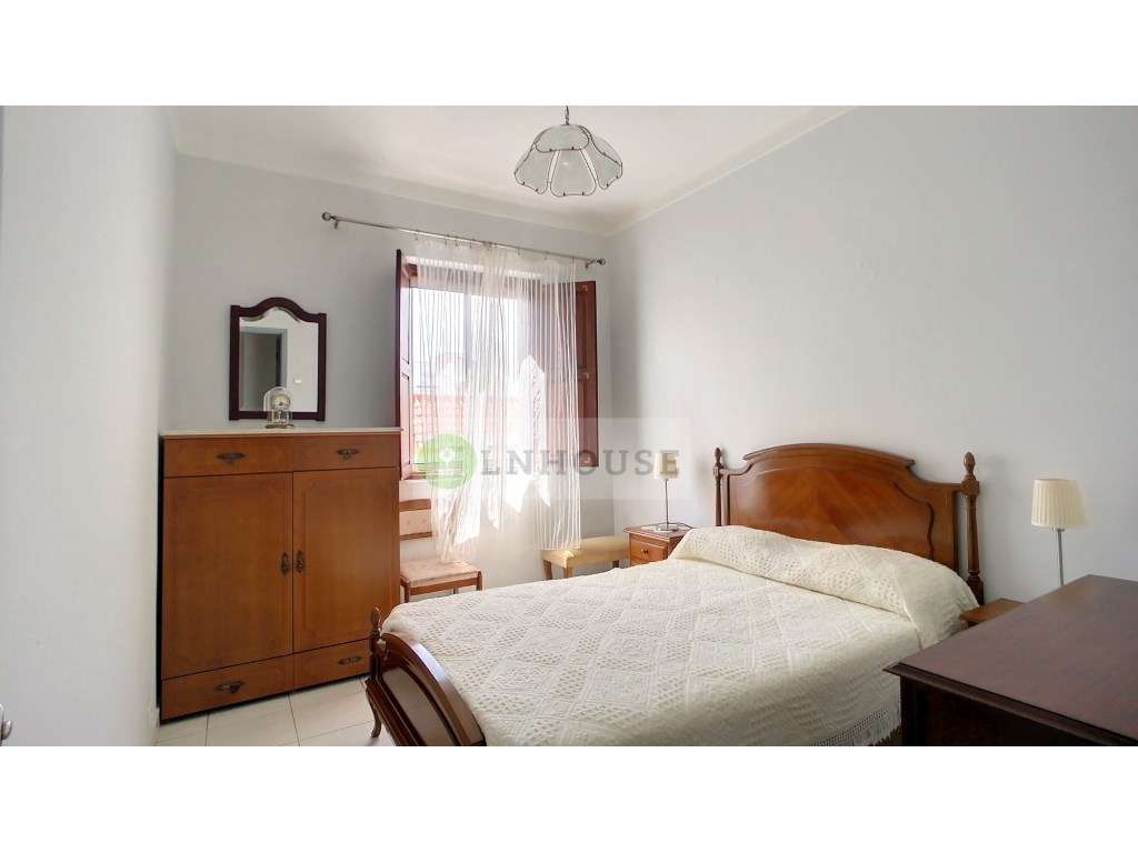 Apartamento T2 com terraço para venda no centro de Vila Real de San...-7
