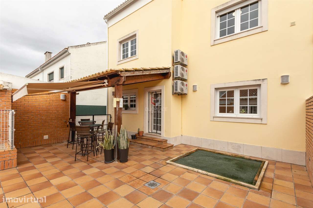 Moradia Premium T4 com Sótão, Ginásio, Garagem e Excelentes Áreas | Mo-56