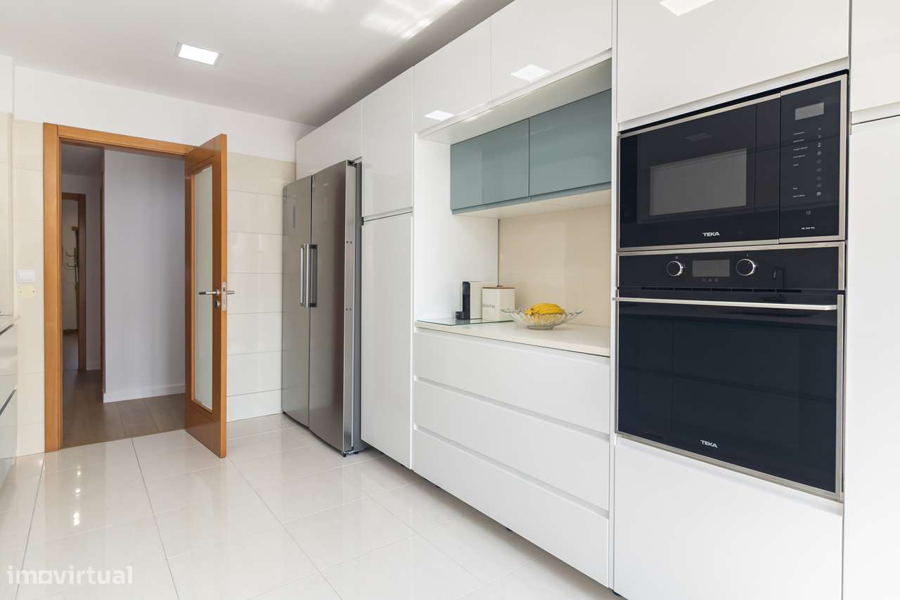Moderno apartamento T3 com parqueamento e arrecadação-17