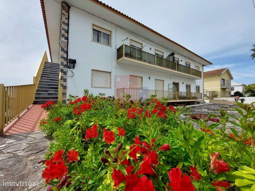 Prédio com 7 apartamentos no centro de Caldas da Rainha - Grande imagem: 2/52