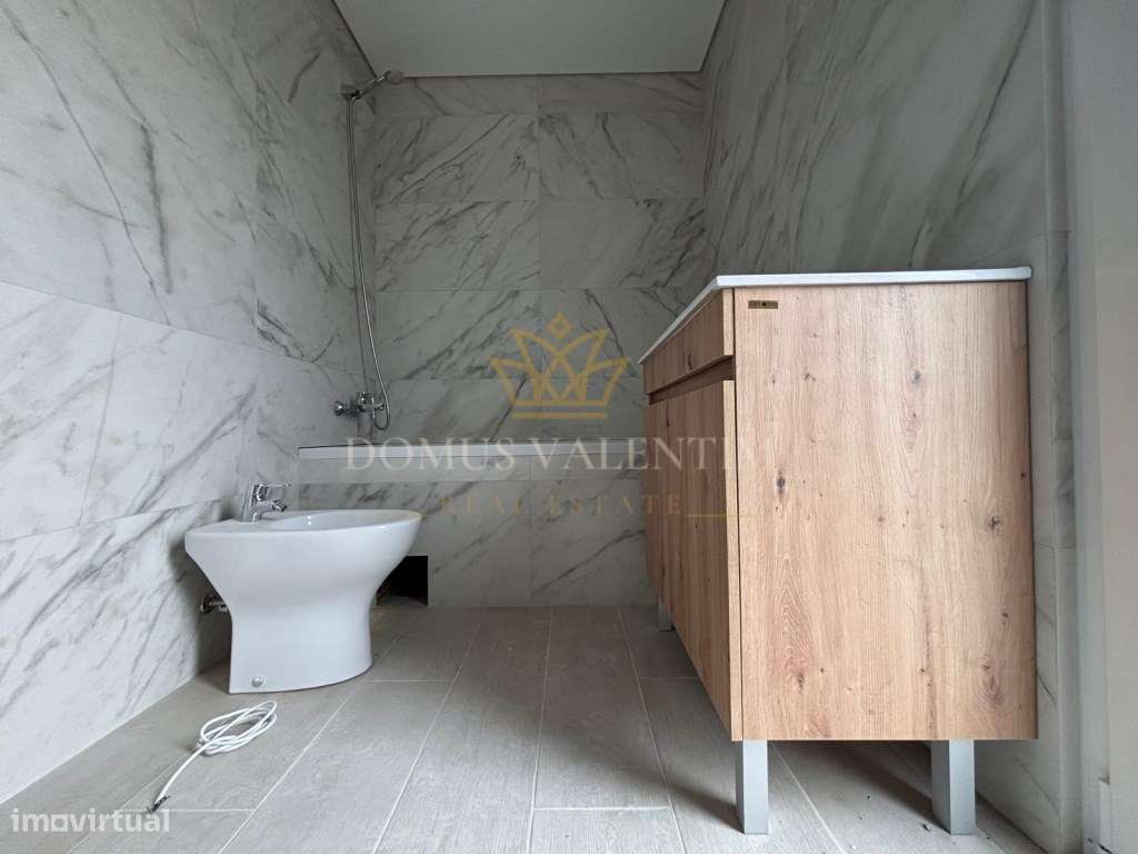 MORADIA GEMINADA -TRIPLEX T4 COM 3 WC
FERNÃO FERRO-32