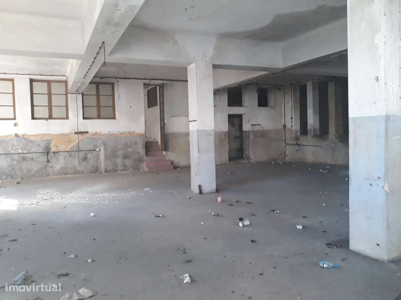 Prédio no Centro de São João da Madeira - Grande imagem: 4/32