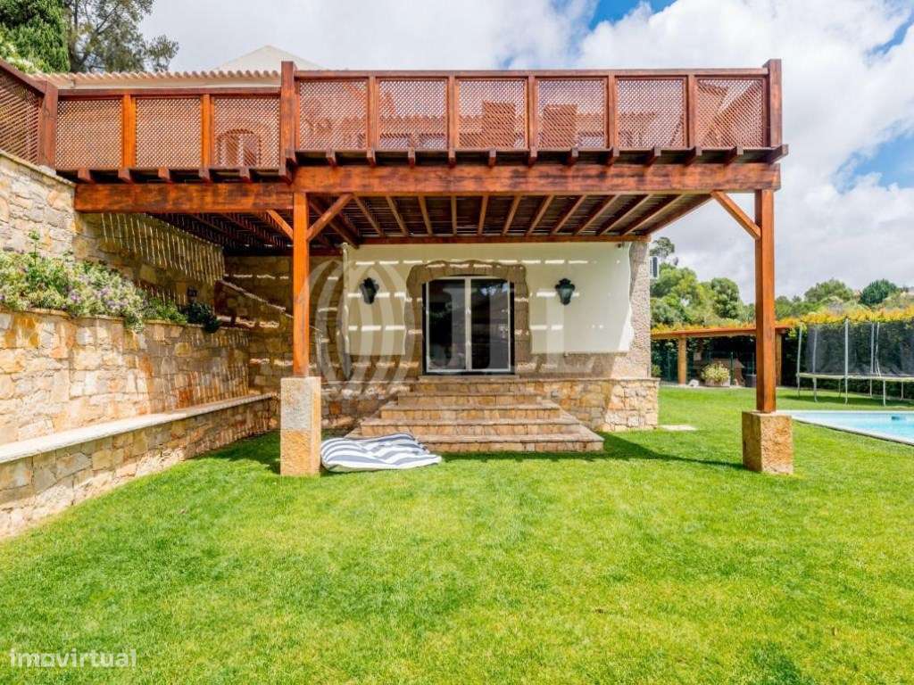 Moradia T6 com jardim e piscina no Estoril em Cascais-4