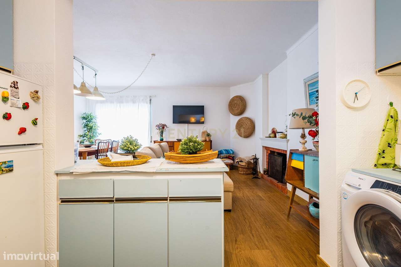 Apartamento T1 Mobilado || Elevador e Garagem || 1ª Linha da Praia do-13