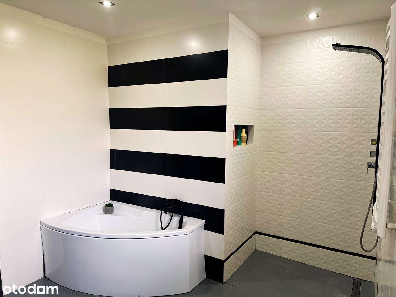 Komfortowy, parterowy DOM w Anusinie na sprzedaż ! ! !-16