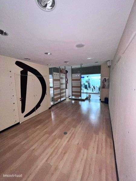 Aluga-se loja no Shopping Center Massamà - Grande imagem: 4/4