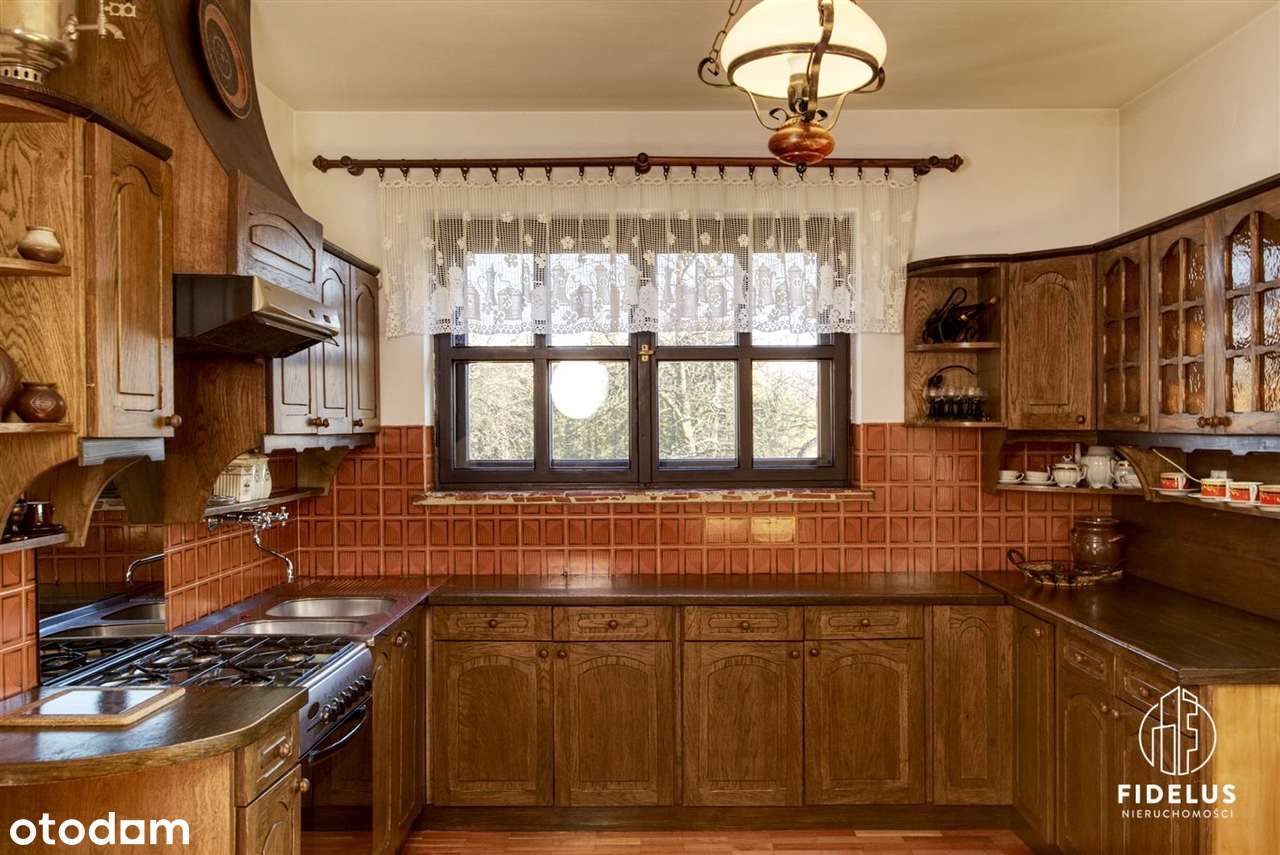 Dom w Kętach w stylu willi podmiejskiej-14