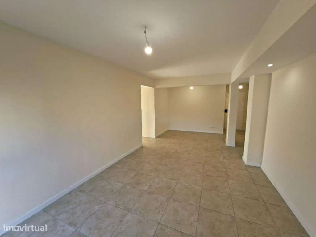 Apartamento T2 Remodelado na Tapada das Mercês-8