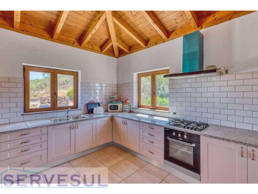 Espaçosa Moradia de 3 quartos, inserida em terreno com 17 hectares,... - Grande imagem: 5/28