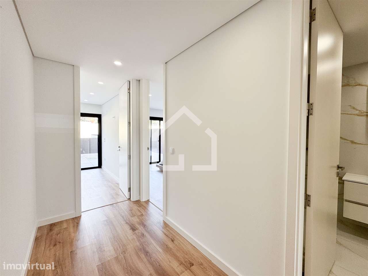 T2 com Terraço e Piscina - Santa Maria da Feira - Grande imagem: 5/18