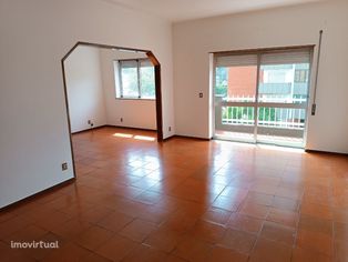 Apartamento T3 em Coimbra (Urb. Quinta da Maia)