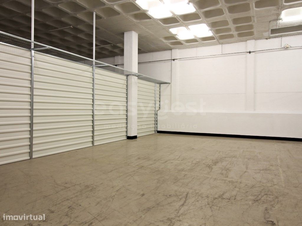 Armazém Logístico situado em Zona Industrial em Alhos Vedros c/ 35m2 - Grande imagem: 1/9