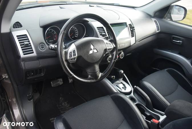 Mitsubishi Outlander 2.0 2WD CVT Invite - 23