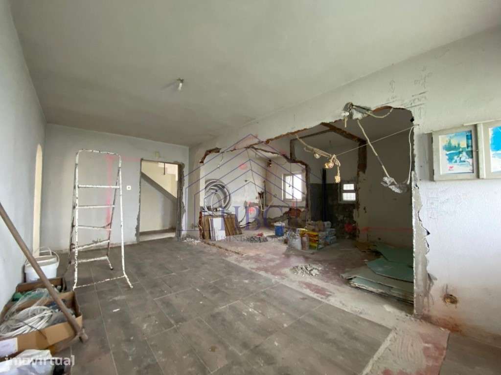 Moradia T3+1 com Grande Potencial na Lagoa de Albufeira - Sesimbra - Grande imagem: 4/54