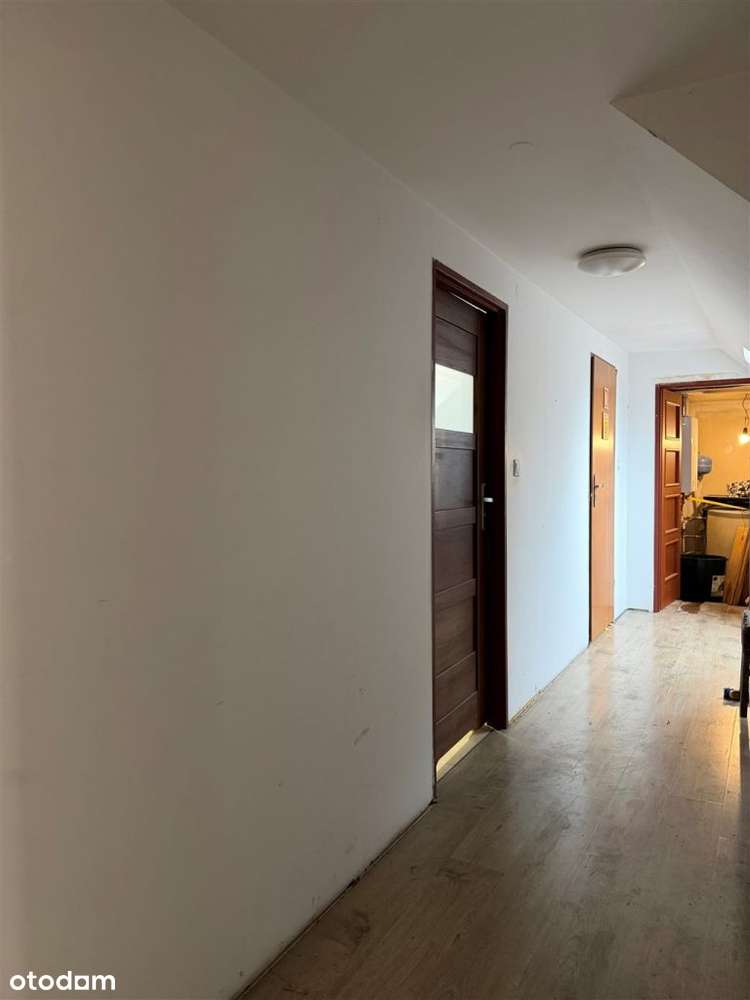 Dom z lokalami handlowymi - centrum Pyskowic.-9