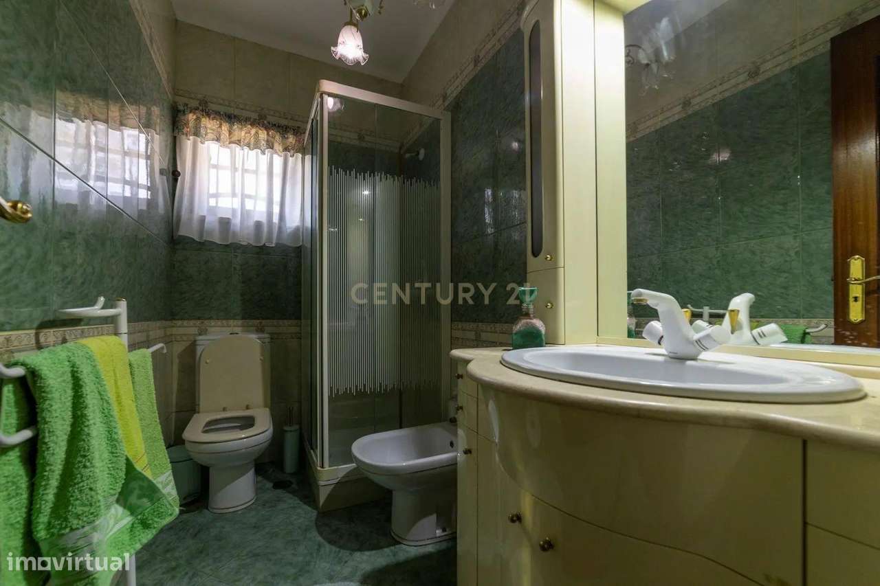 Moradia T3 no Jardim de Cima - Santarém-19