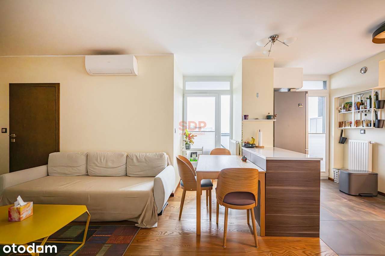 Komfortowe 4 pokoje z balkonem tuż przy Rynku, wysokie piętro, gotowe - Pełny obrazek: 1/14