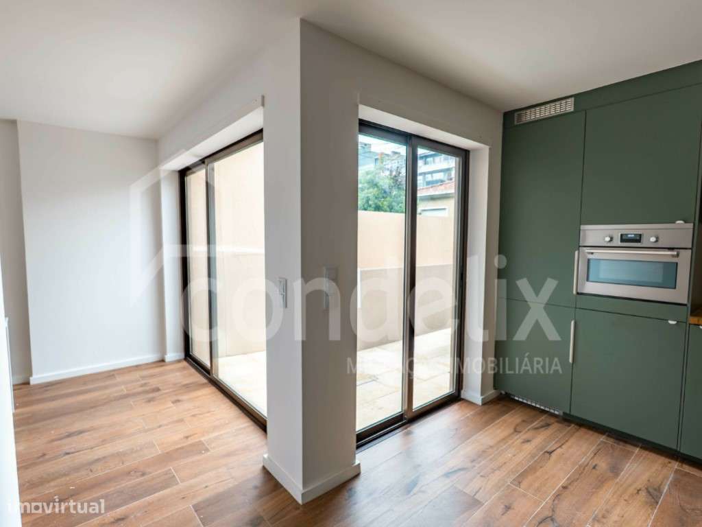 Moradia T2 · totalmente remodelada · Bairro da Vilarinha, Porto-14