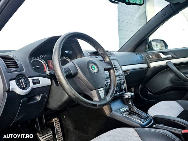 Skoda Octavia Combi 2.0 TDI CR DPF DSG RS - 7