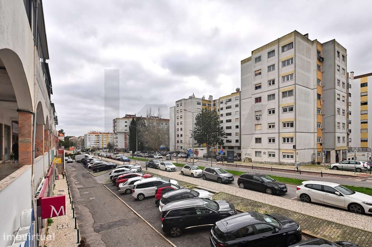 Espaço Comercial | 180m2 | Galeria do Shopping Center de Massamá - Grande imagem: 4/23