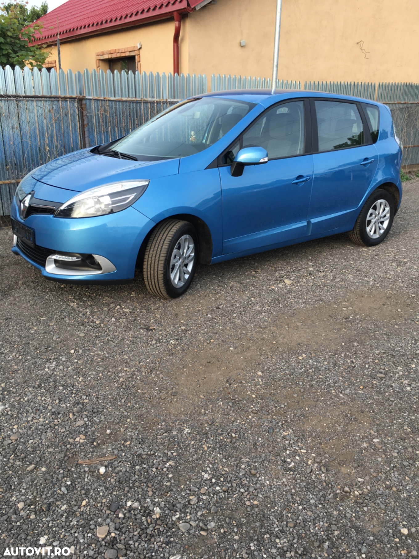 Renault Scenic dCi 110 Paris - 8