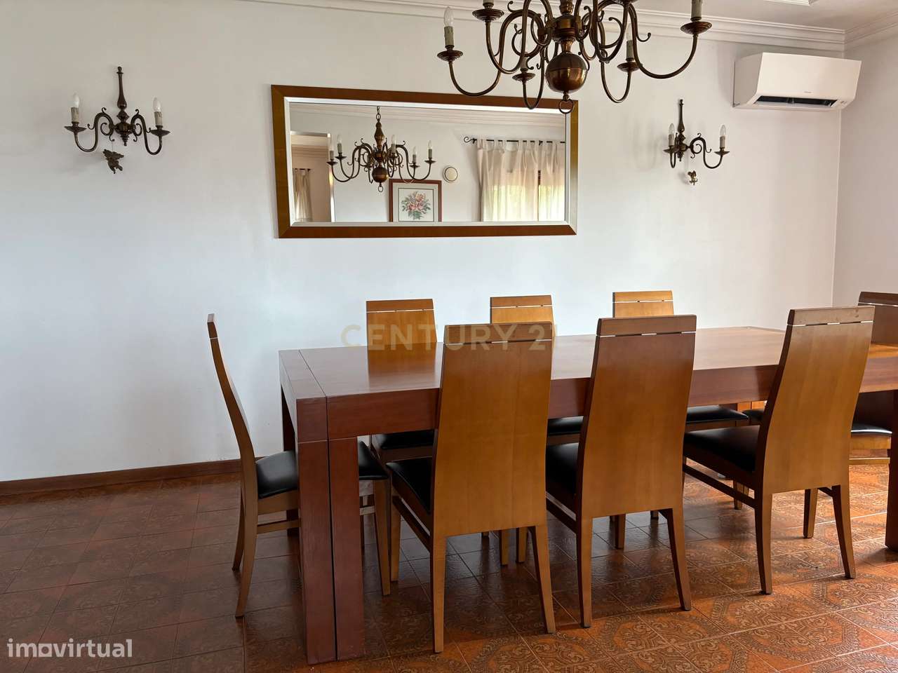 Moradia T7 com Vista Mar e Elevado Potencial em Areosa-10