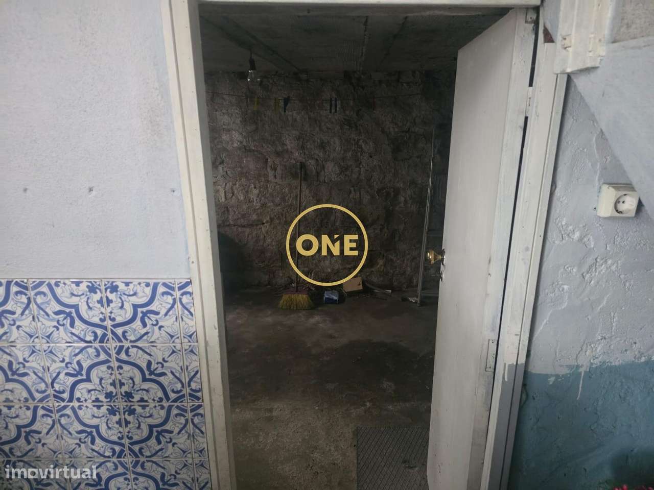 Moradia T2 para Restauro com Elevado Potencial em Agrela – Santo Tirso-13