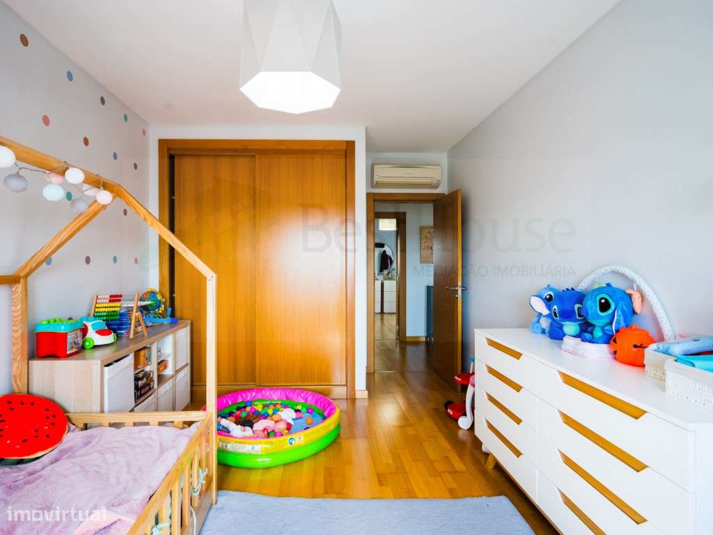 T3 Queluz com Terraço , garagem e suite.-15