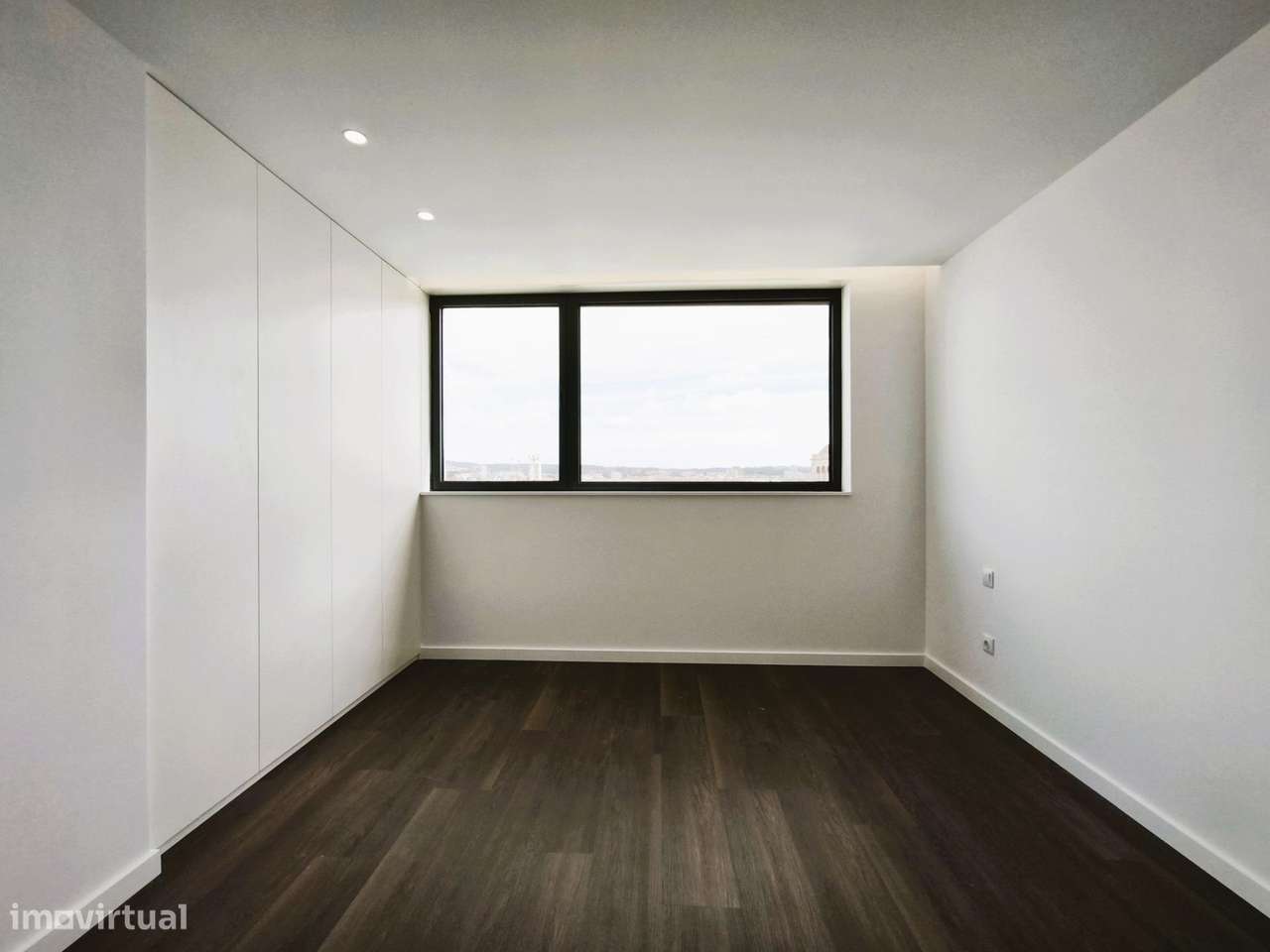 Apartamento T4 Novo (com Terraço e Centro Cidade)-31