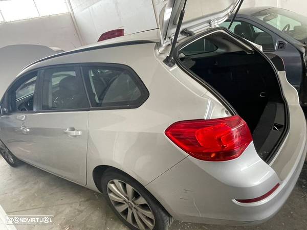 Opel Astra J Gasóleo ano 2011 para peças - 4