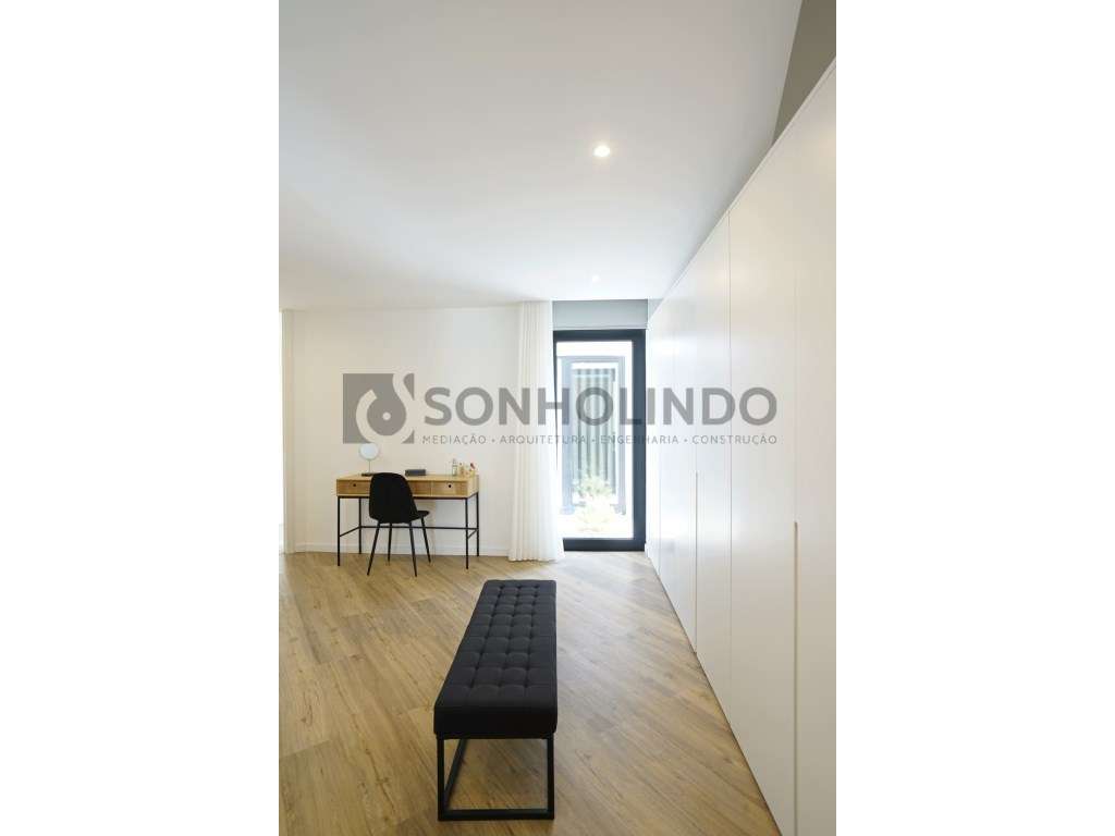 Moradia térrea de 4 frentes, inserida em lote de 700m2, ano de cons...-12