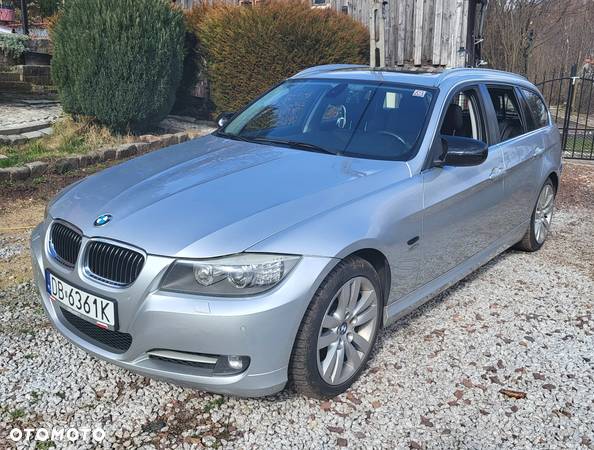 BMW Seria 3 330d xDrive DPF Touring - 1