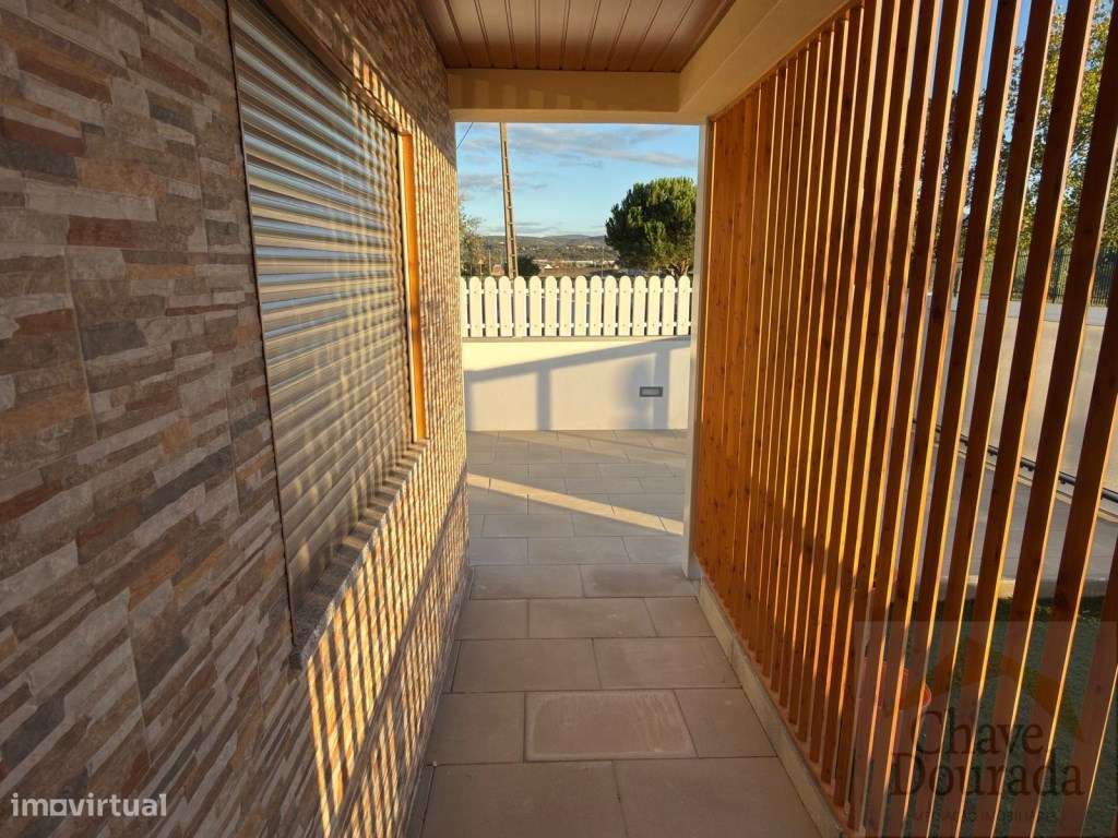 Moradia térrea T3 com garagem e quintal - Vila Nova de Poiares-17