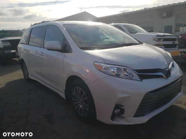 Toyota Sienna - 4