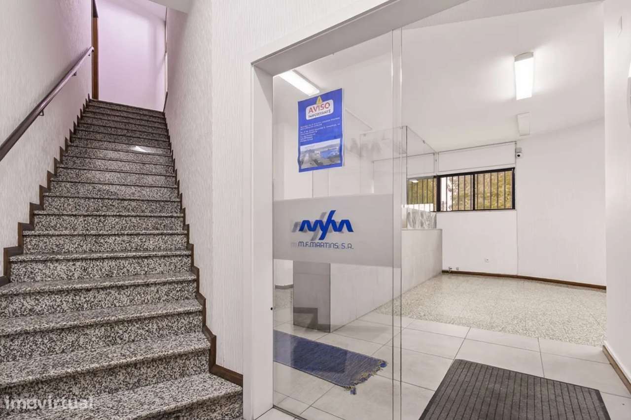 Armazém / Edifício Industrial com 1.800 m² | Avintes – Frente à N222-3