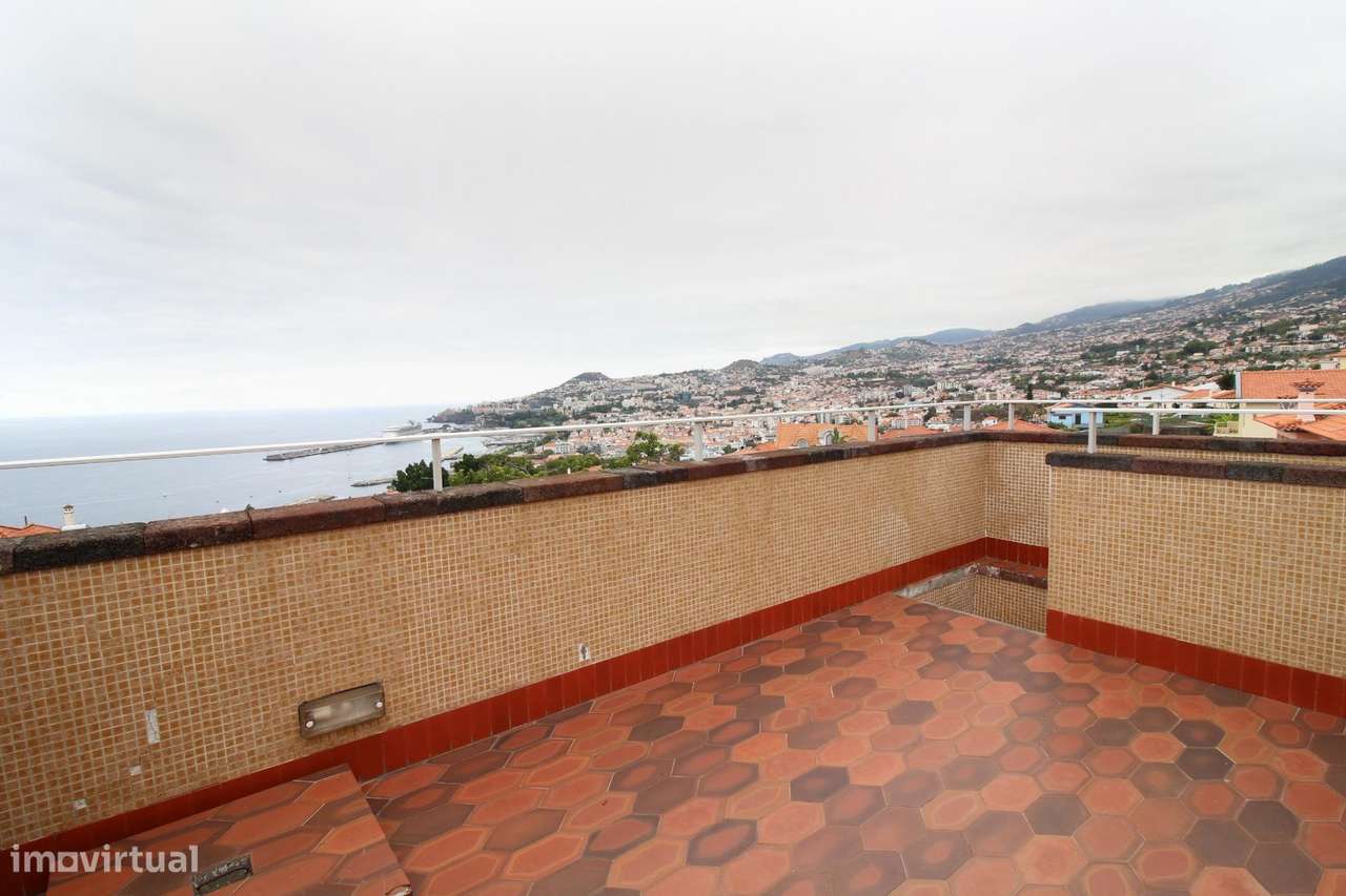 Moradia T3 com piscina, terraço panorâmico 360º no Funchal - Grande imagem: 3/48