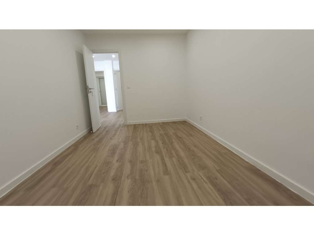 Apartamento T3 REMODELADO | Centro do Cacém-9