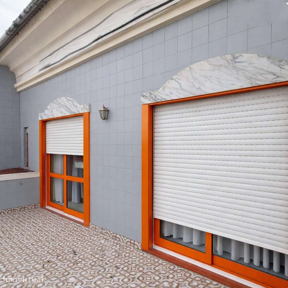 Apartamento T2 com terraço, varanda e 3 casas de banho-25
